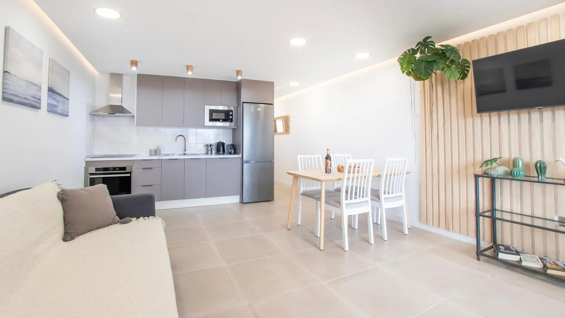 Newly Renovated, Luxurious Apartment With A Heated Pool, 259 San Miguel de Abona